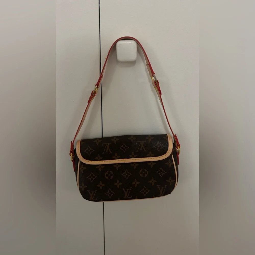Brown monogrammed shoulder bag with red trim - Picture 3 of 4